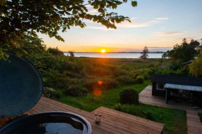 Lovely Cottage With Wilderness Bath And View in Holbæk